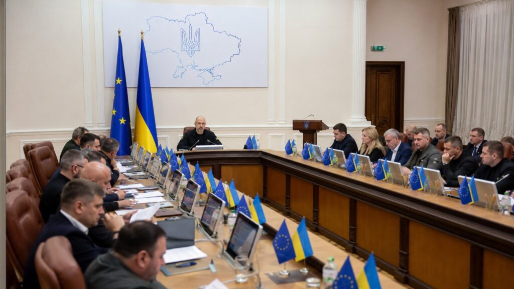 Кабінет Міністрів України: склад уряду, як формують, повноваження, роль прем'єра й підзвітність парламенту.